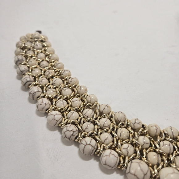 Vintage Beaded Howlite Bib Statement Necklace Natural Stone Goldtone Setting - Picture 3 of 10